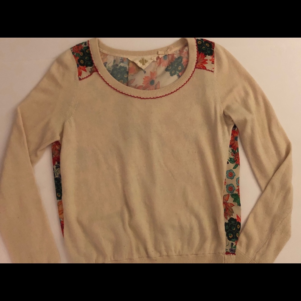 Cream & flowers sweater